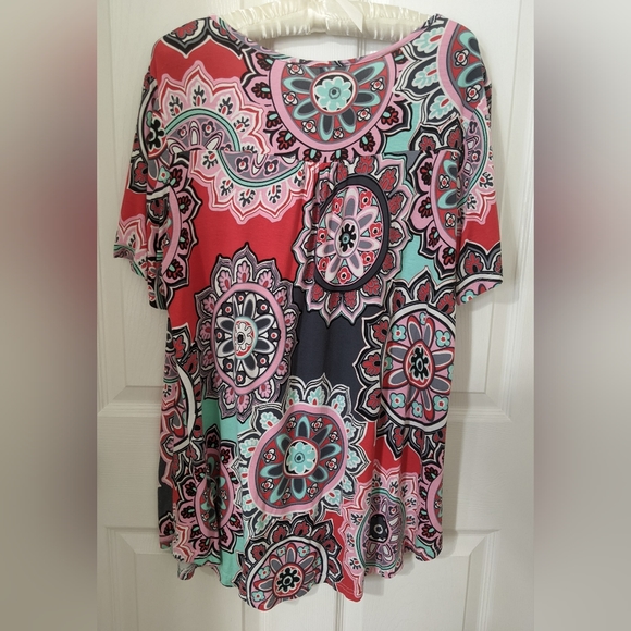 Short Sleeve Multi Color Tunic 2X - Picture 2 of 6